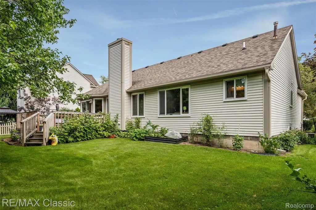 7671 Vamoco Drive Waterford Charter Township MI 48327