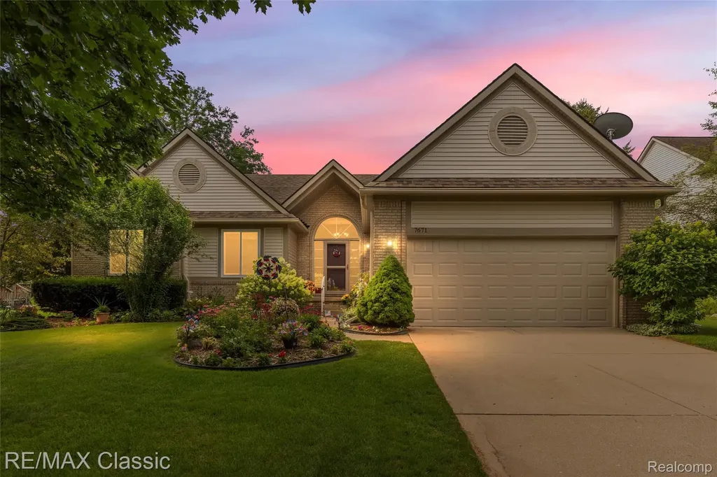 7671 Vamoco Drive Waterford Charter Township MI 48327