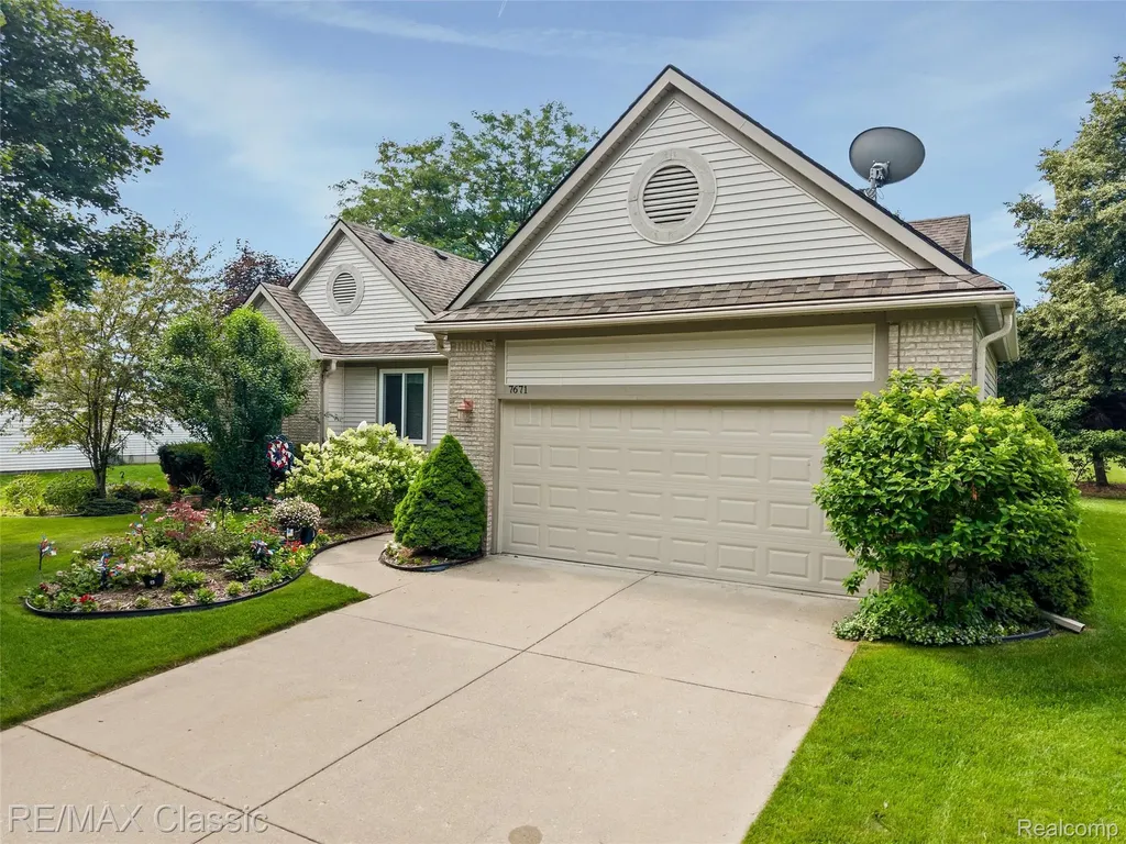 7671 Vamoco Drive Waterford Charter Township MI 48327