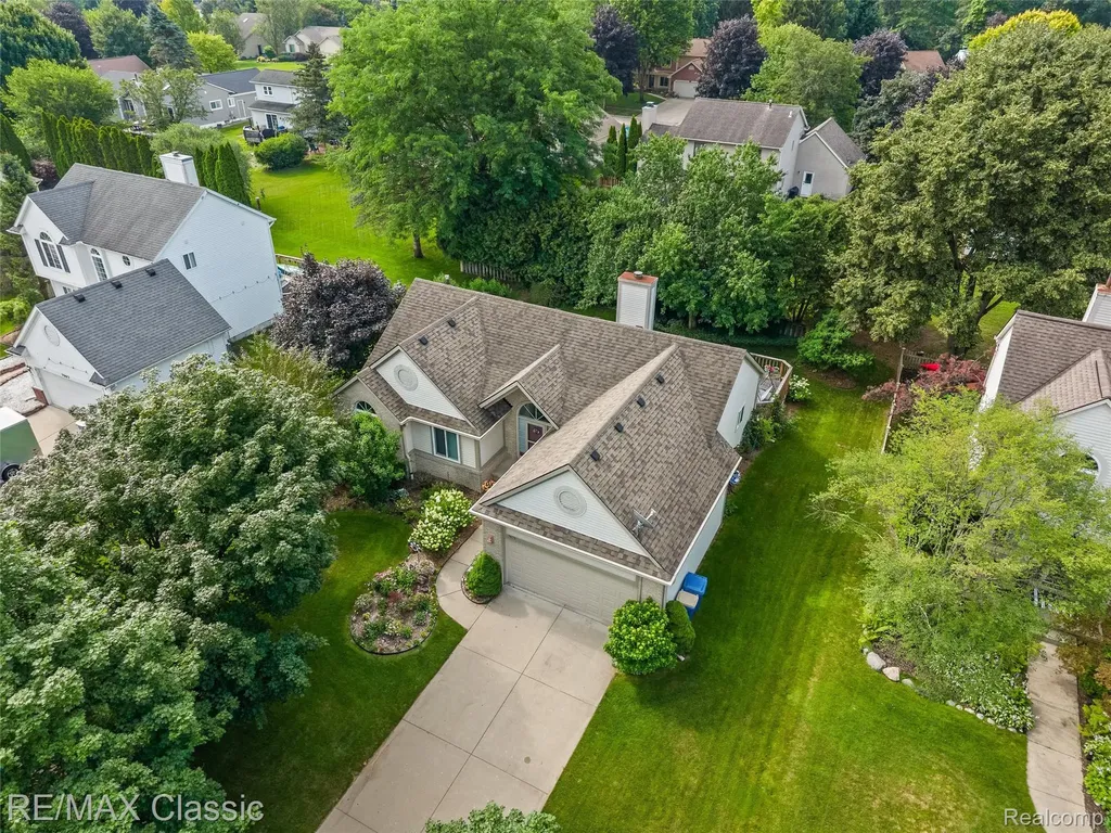 7671 Vamoco Drive Waterford Charter Township MI 48327