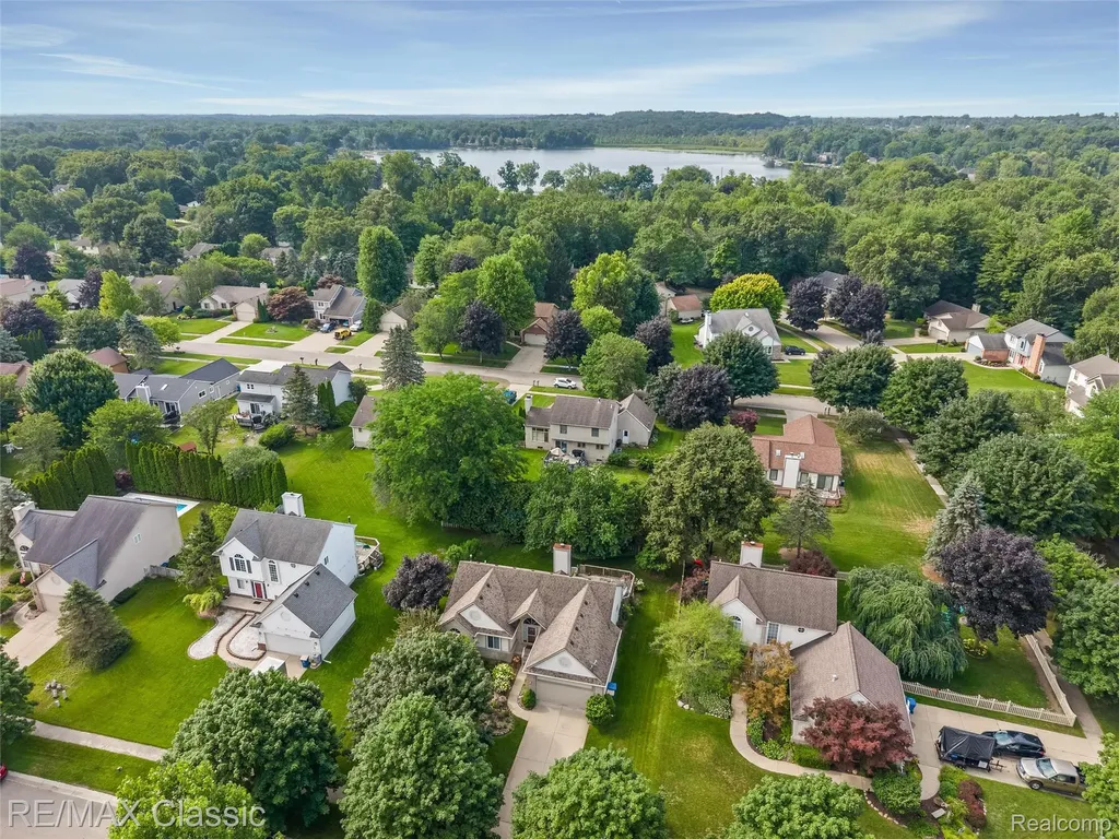 7671 Vamoco Drive Waterford Charter Township MI 48327