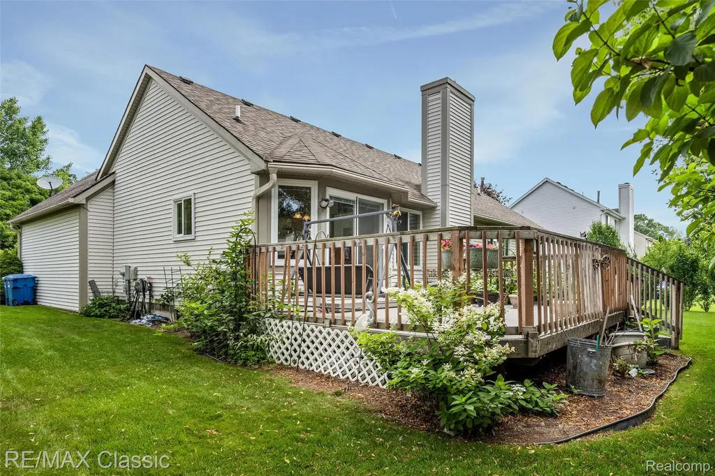 7671 Vamoco Drive Waterford Charter Township MI 48327