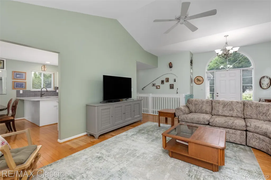 7671 Vamoco Drive Waterford Charter Township MI 48327