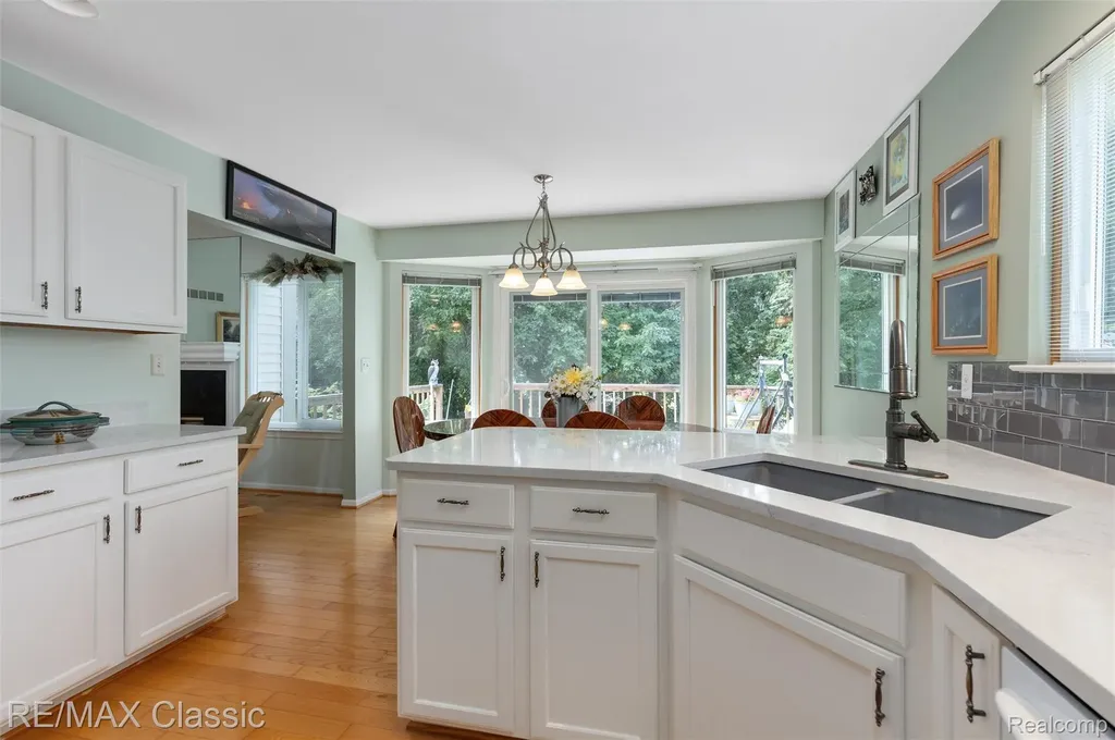 7671 Vamoco Drive Waterford Charter Township MI 48327
