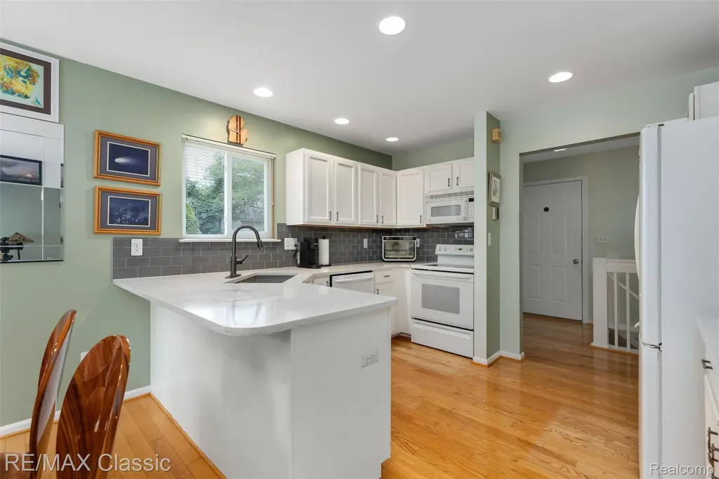 7671 Vamoco Drive Waterford Charter Township MI 48327