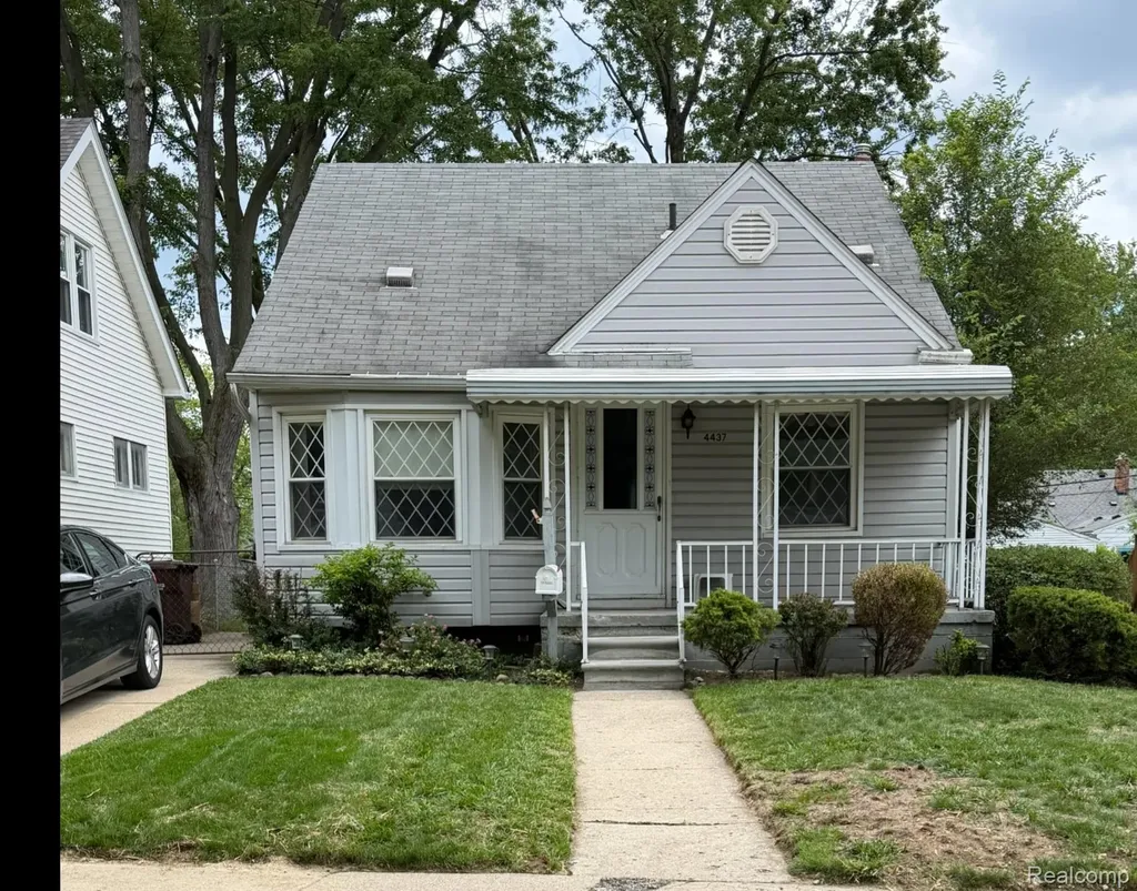 4437 Washington Street Wayne City MI 48184