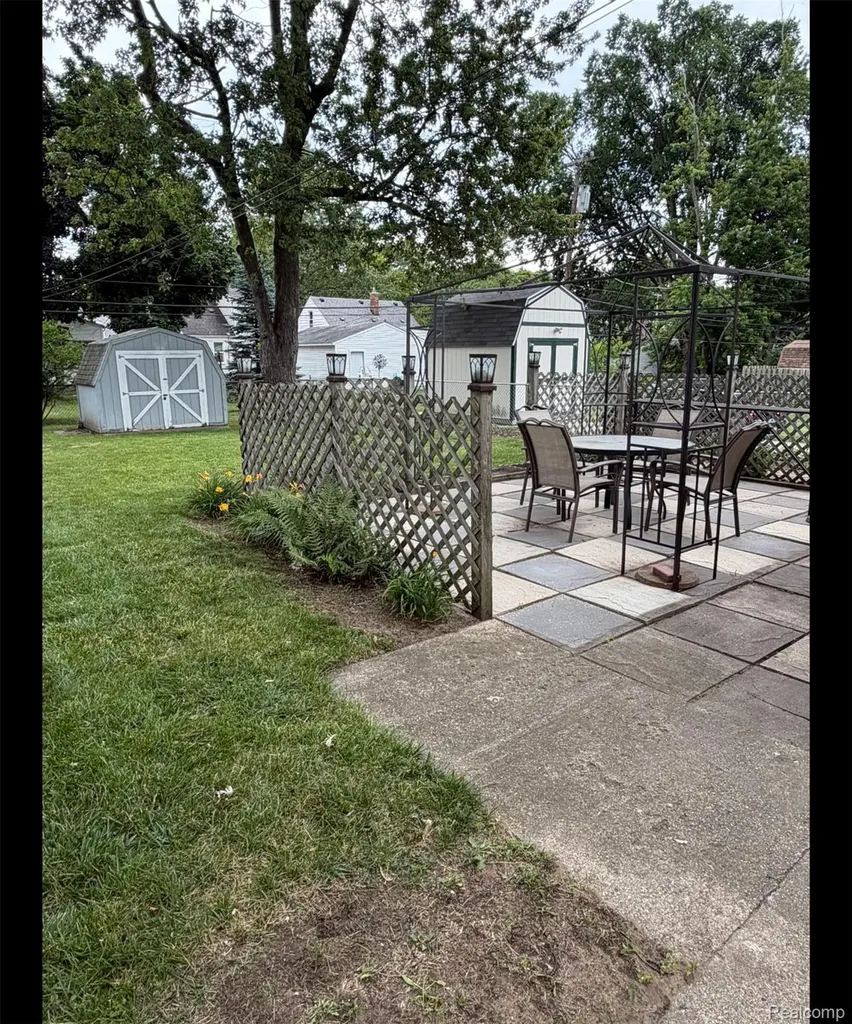 4437 Washington Street Wayne City MI 48184
