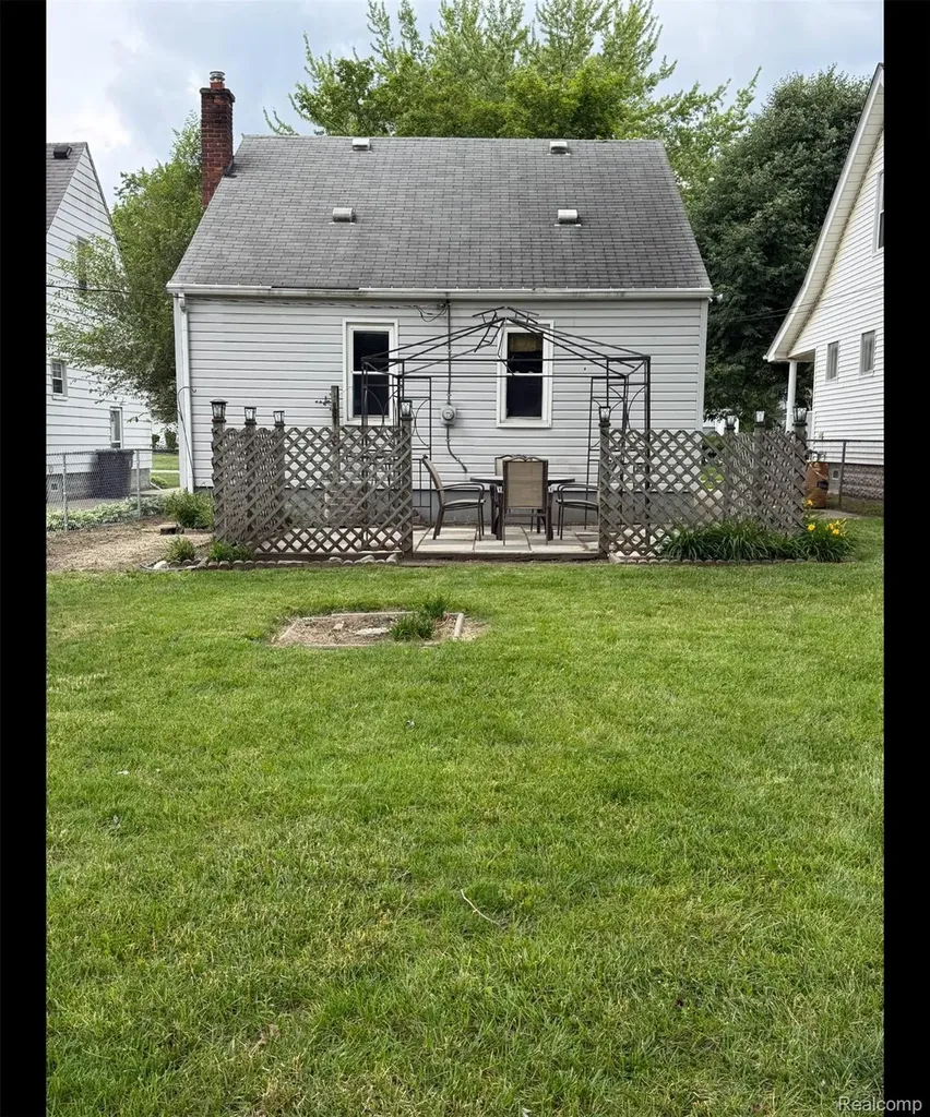 4437 Washington Street Wayne City MI 48184