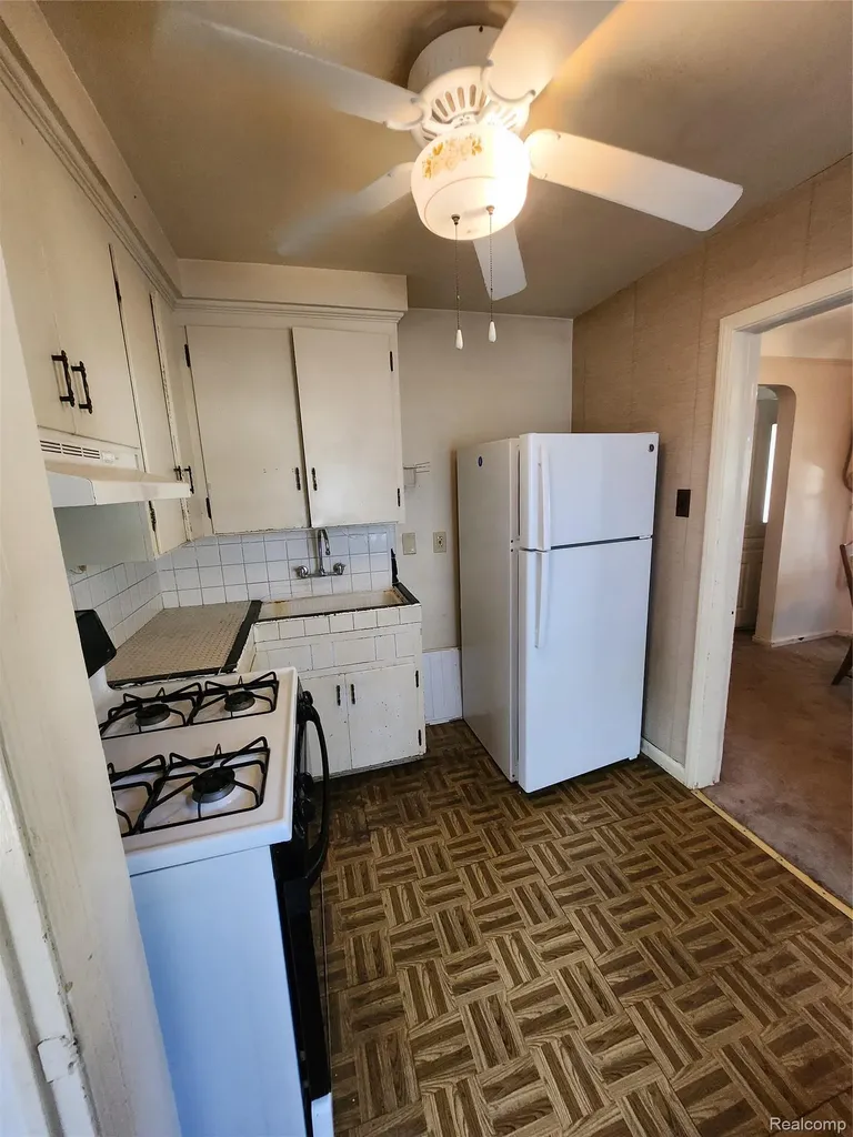 4437 Washington Street Wayne City MI 48184
