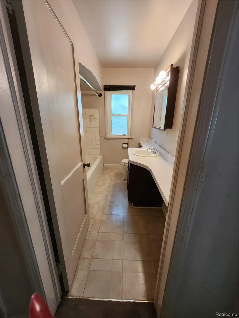4437 Washington Street Wayne City MI 48184