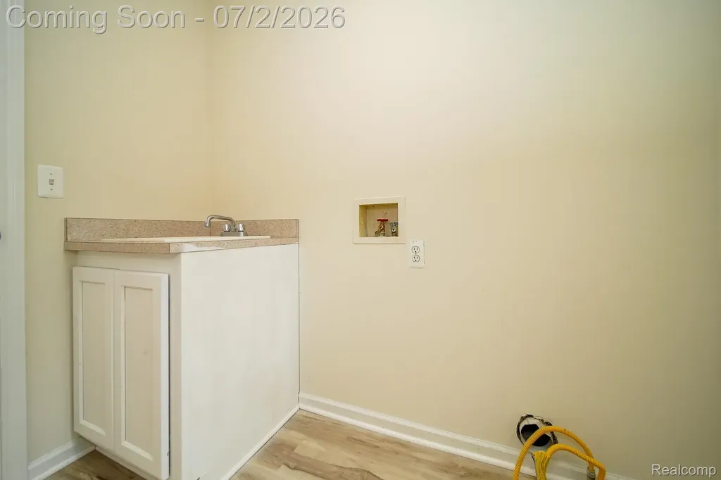 5558 Bedell Road Sterling Heights City MI 48310