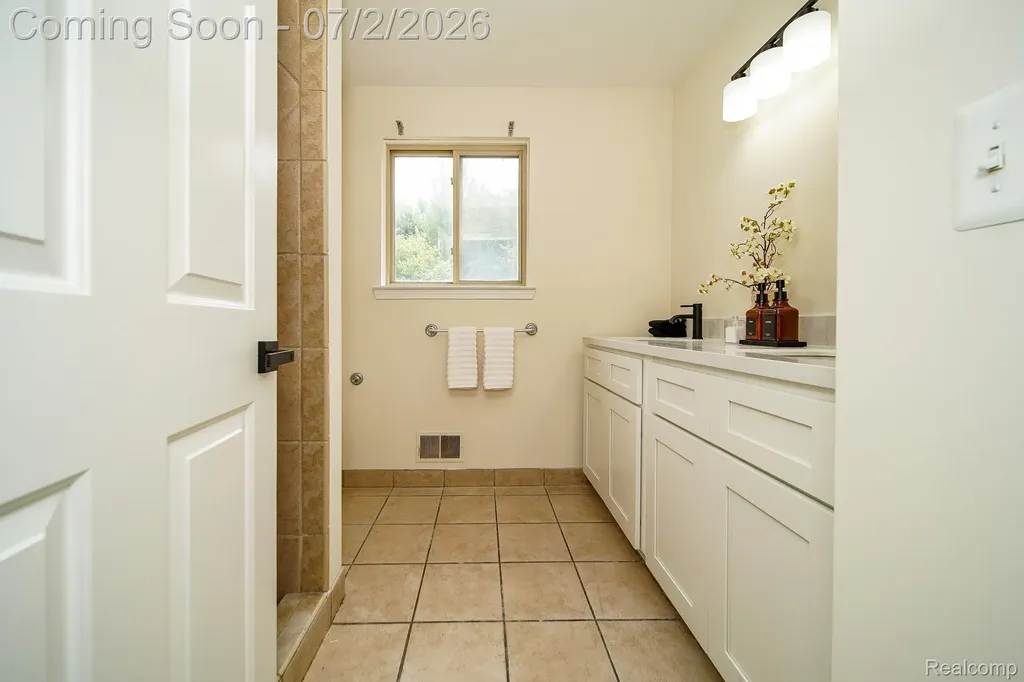 5558 Bedell Road Sterling Heights City MI 48310