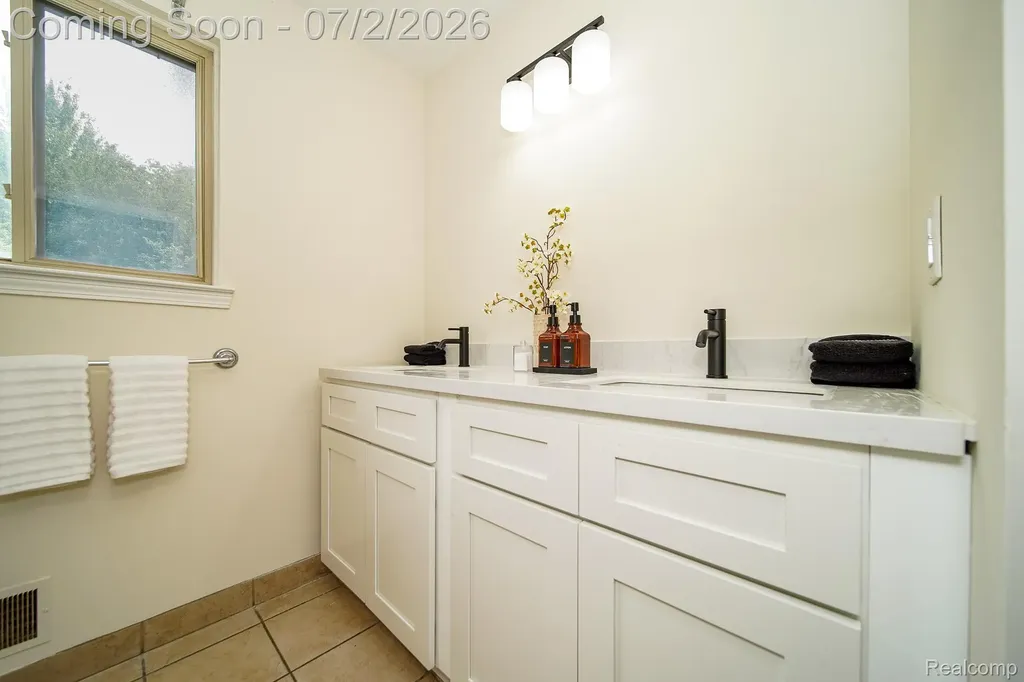 5558 Bedell Road Sterling Heights City MI 48310