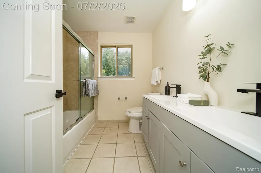 5558 Bedell Road Sterling Heights City MI 48310