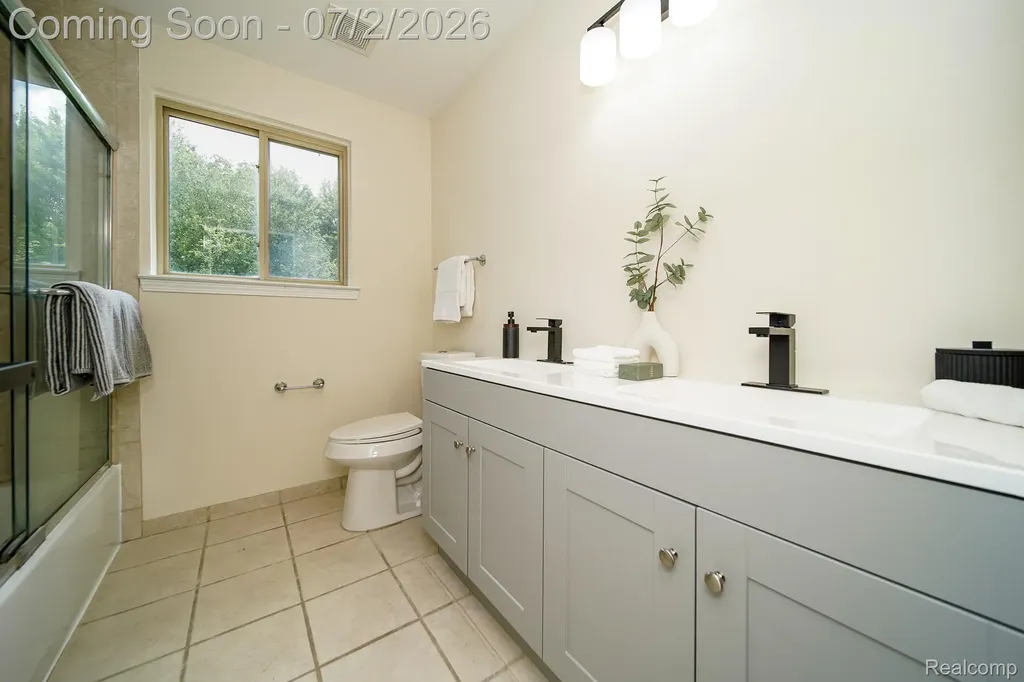 5558 Bedell Road Sterling Heights City MI 48310