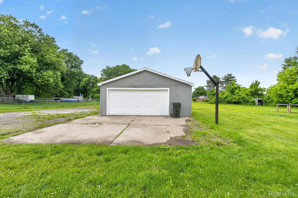 2931 Grant Road Rochester Hills City MI 48309