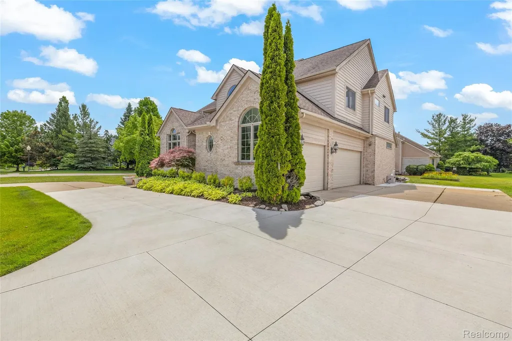 51037 Weston Drive Plymouth Charter Township MI 48170