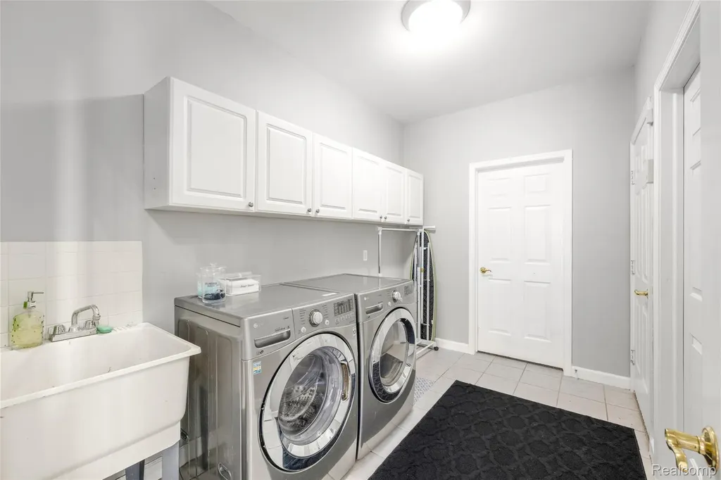 51037 Weston Drive Plymouth Charter Township MI 48170