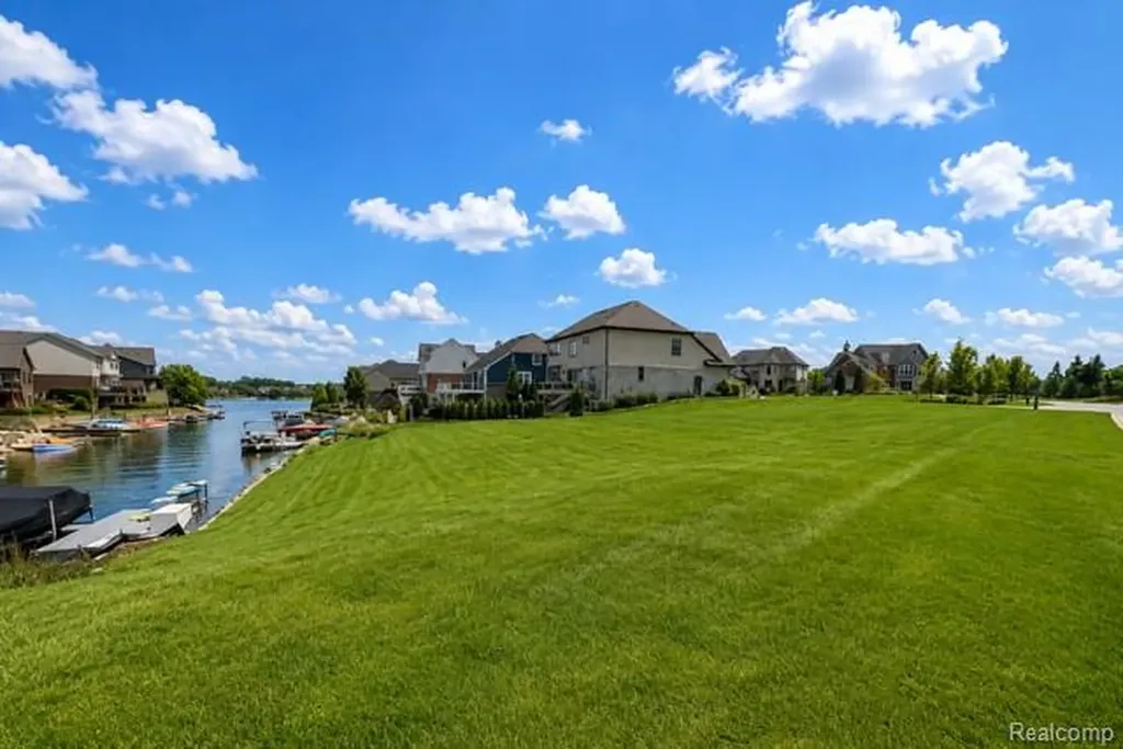 10401 Sandpiper Court Green Oak Township MI 48178
