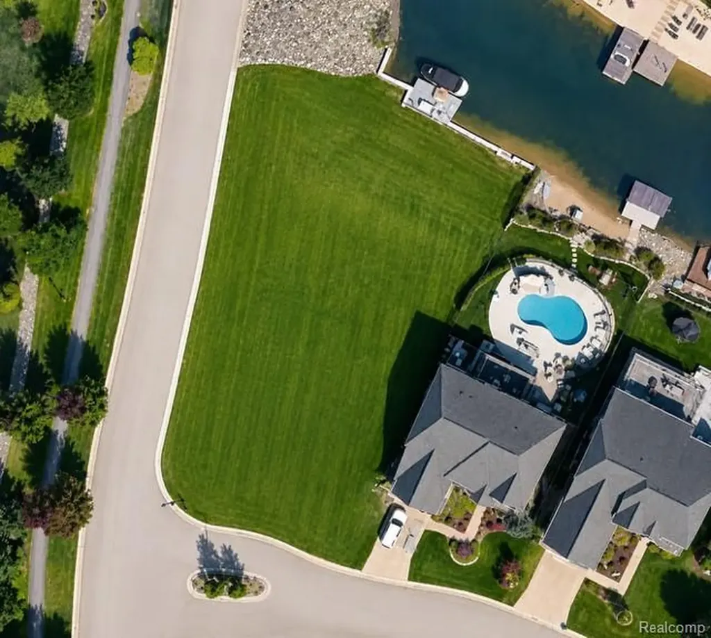 10401 Sandpiper Court Green Oak Township MI 48178