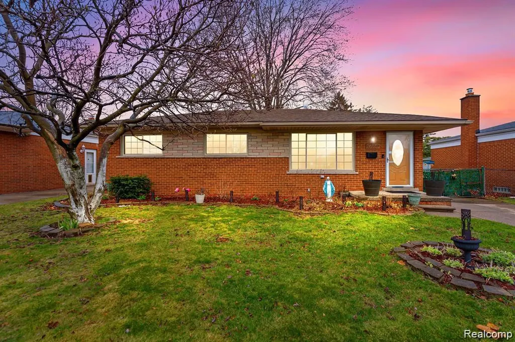 26552 Wagner Avenue Warren City MI 48089