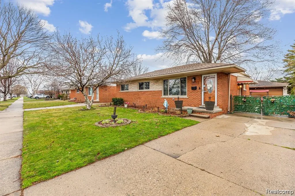 26552 Wagner Avenue Warren City MI 48089