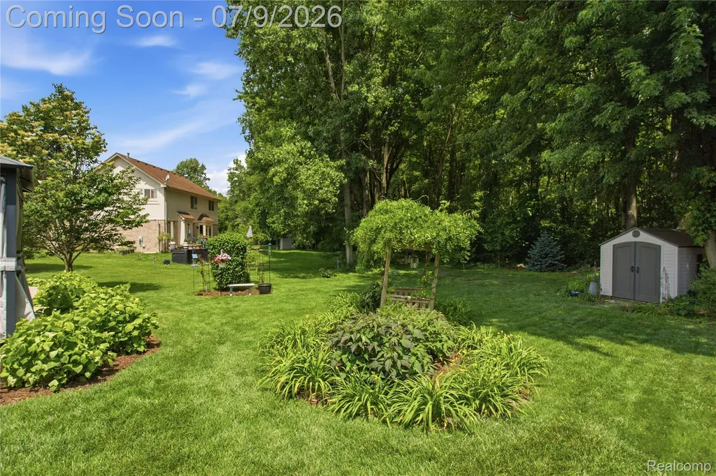 29939 Sugar Creek Drive Chesterfield Township MI 48047