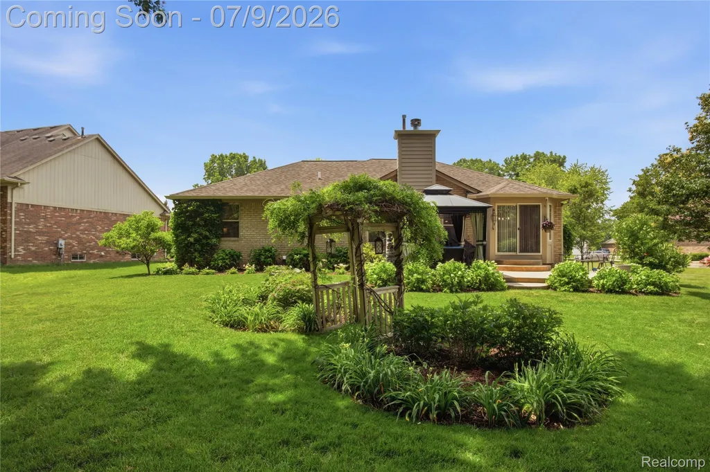 29939 Sugar Creek Drive Chesterfield Township MI 48047