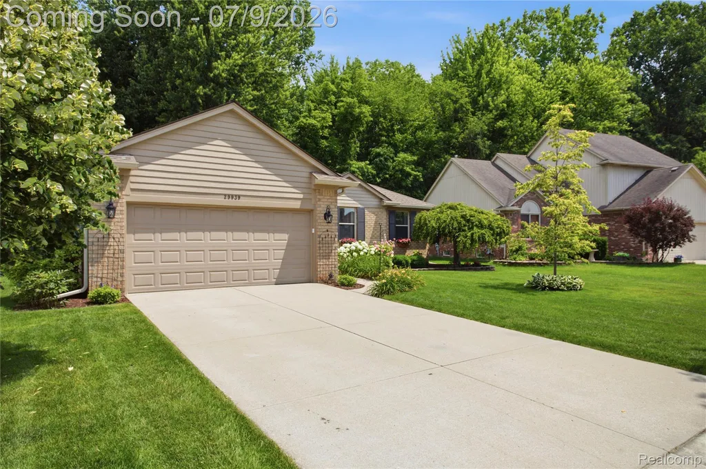 29939 Sugar Creek Drive Chesterfield Township MI 48047