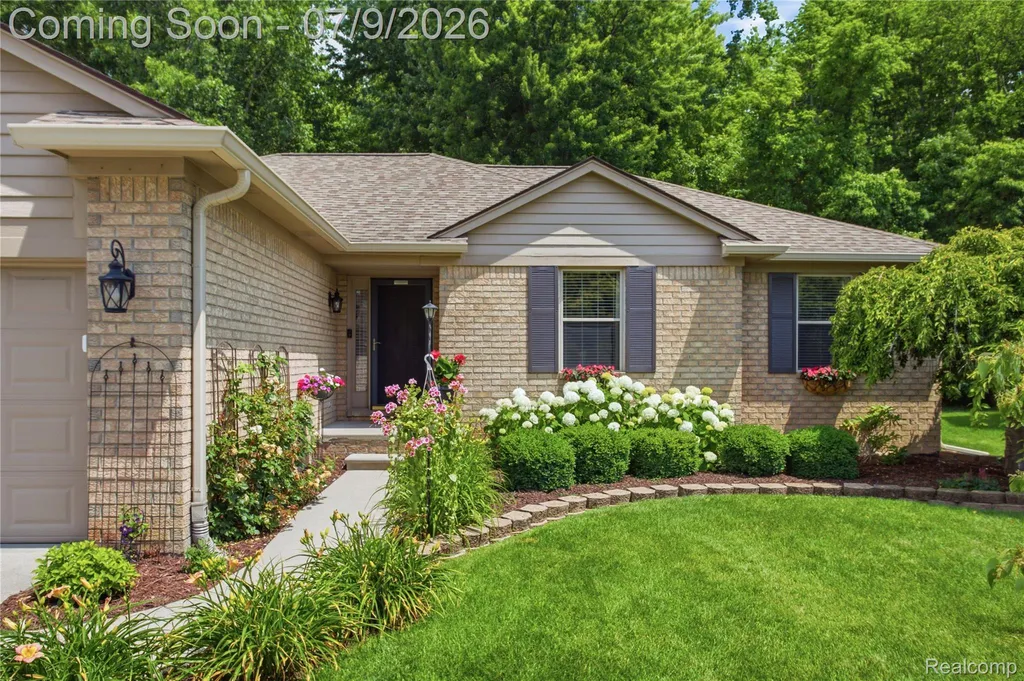 29939 Sugar Creek Drive Chesterfield Township MI 48047