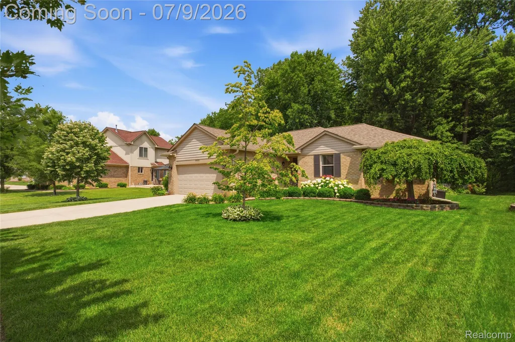 29939 Sugar Creek Drive Chesterfield Township MI 48047