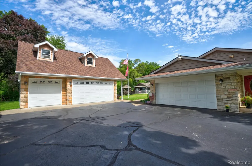 1360 Kra Nur Drive Burton City MI 48509