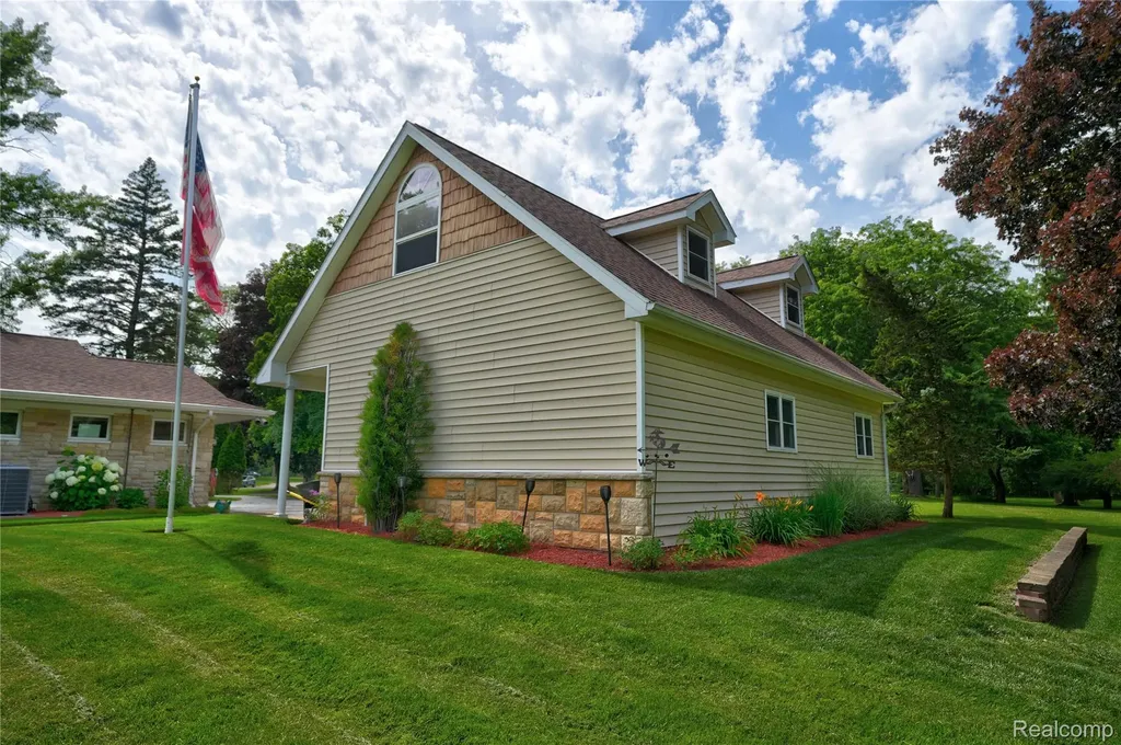 1360 Kra Nur Drive Burton City MI 48509