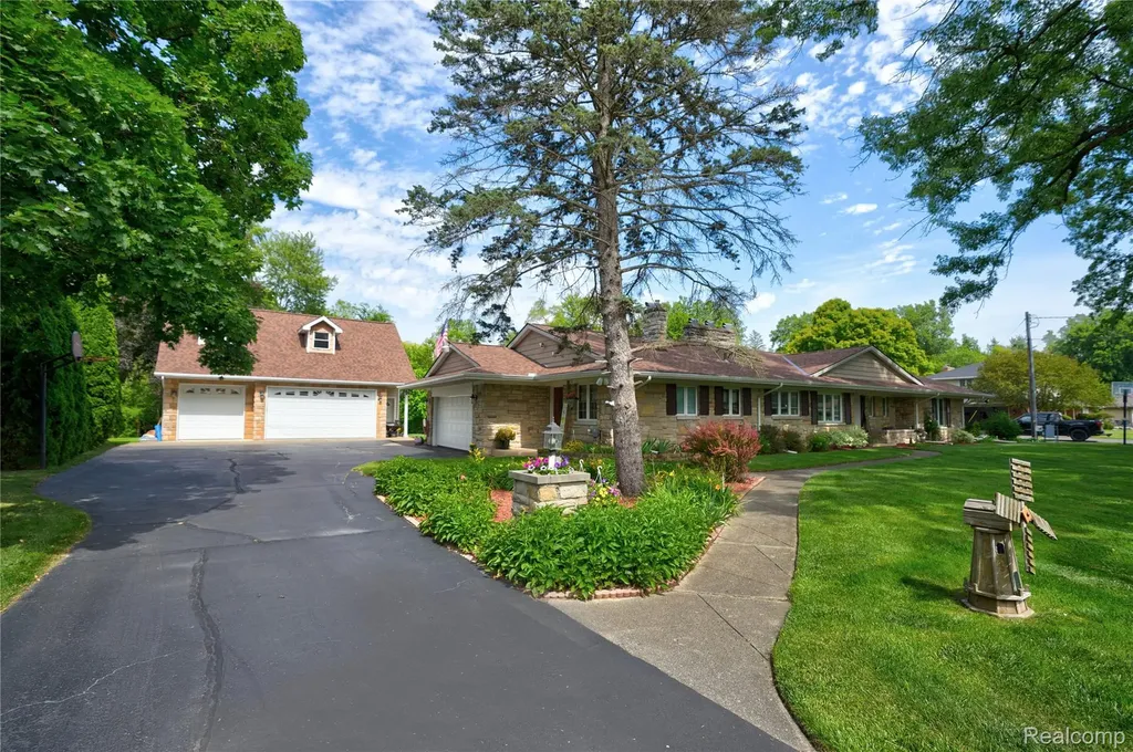 1360 Kra Nur Drive Burton City MI 48509