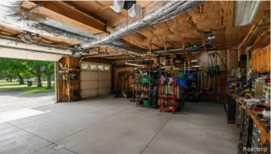 1360 Kra Nur Drive Burton City MI 48509