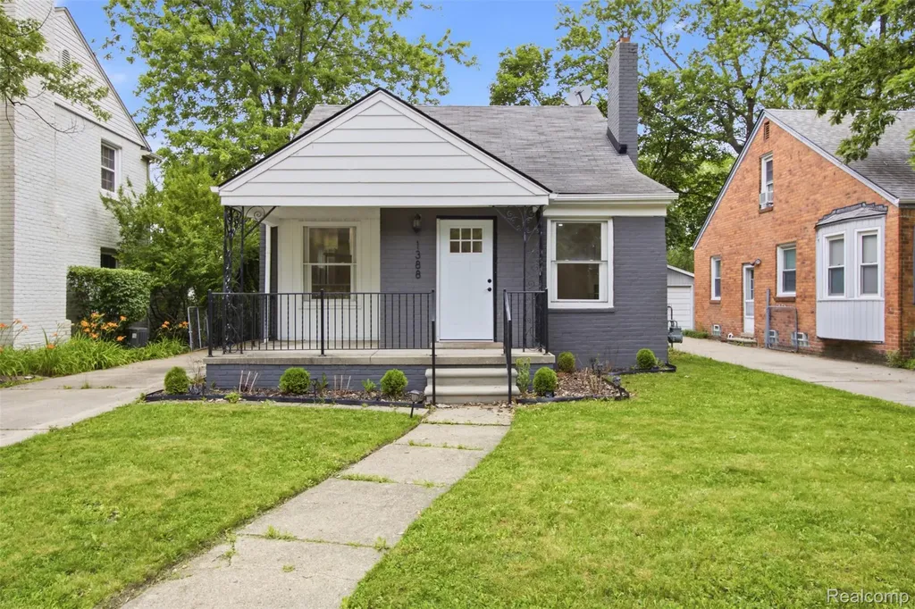 1388 Vernier Road Grosse Pointe Woods City MI 48236