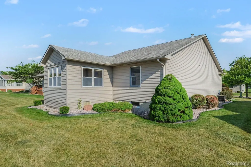 4392 Springbrook Drive Swartz Creek City MI 48473