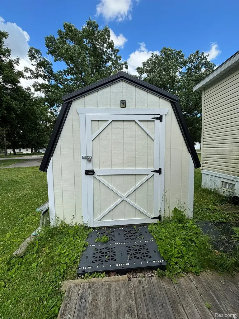 4101 S Sheridan Lennon Village MI 48449