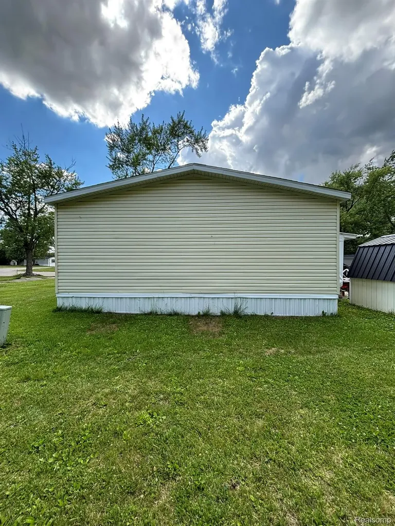 4101 S Sheridan Lennon Village MI 48449
