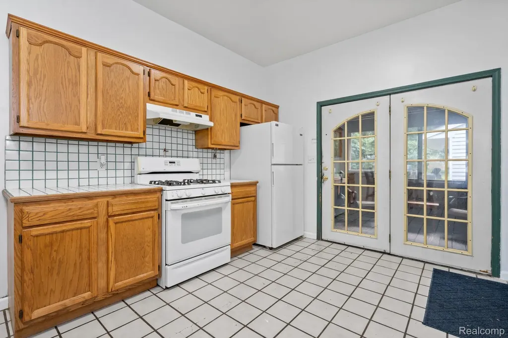22341 Nancy Avenue Southfield City MI 48033