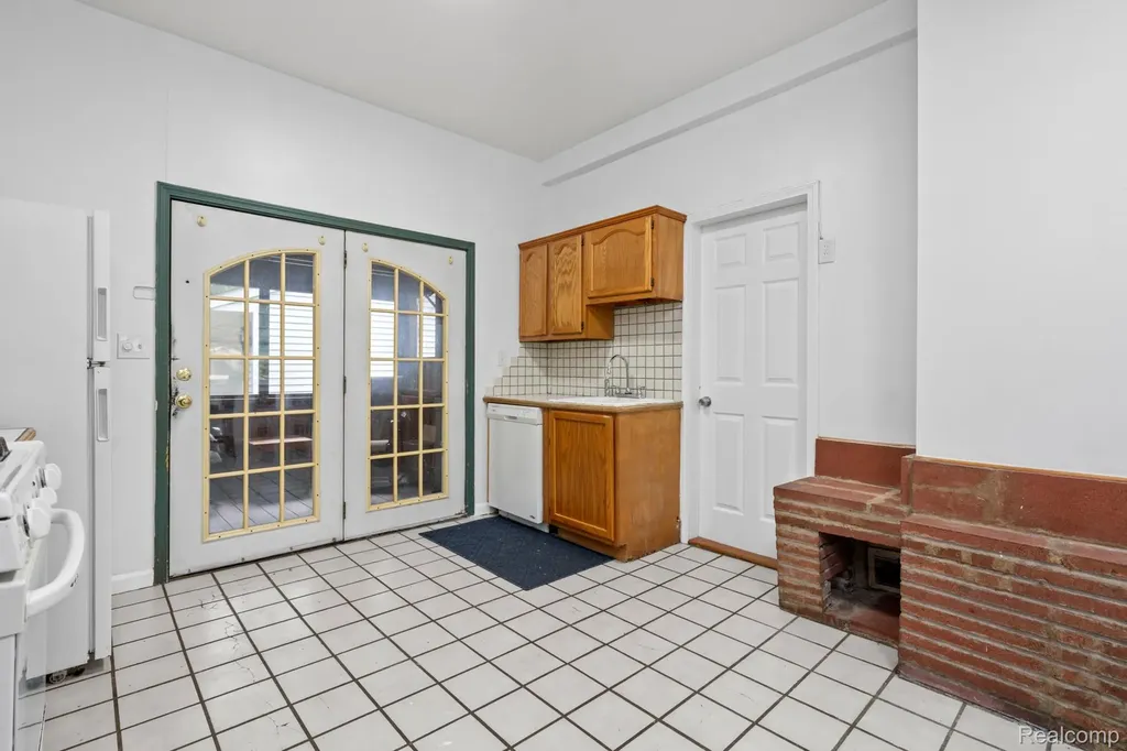 22341 Nancy Avenue Southfield City MI 48033