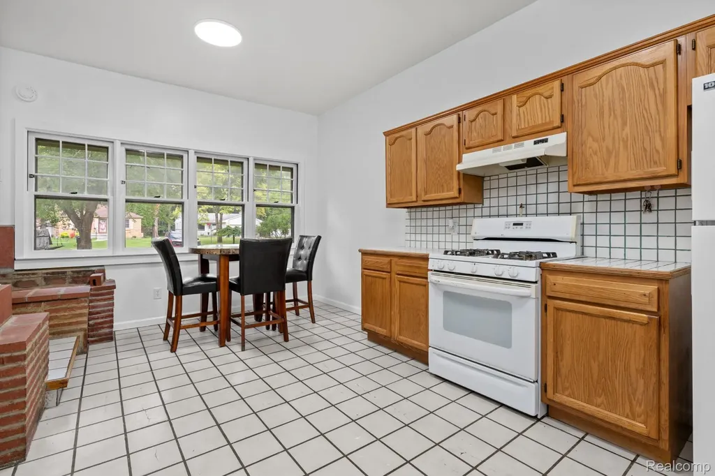 22341 Nancy Avenue Southfield City MI 48033