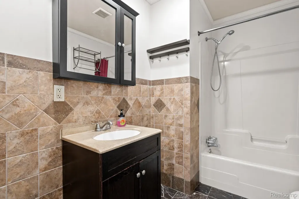 22341 Nancy Avenue Southfield City MI 48033