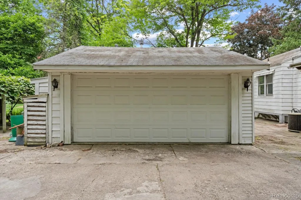 22341 Nancy Avenue Southfield City MI 48033