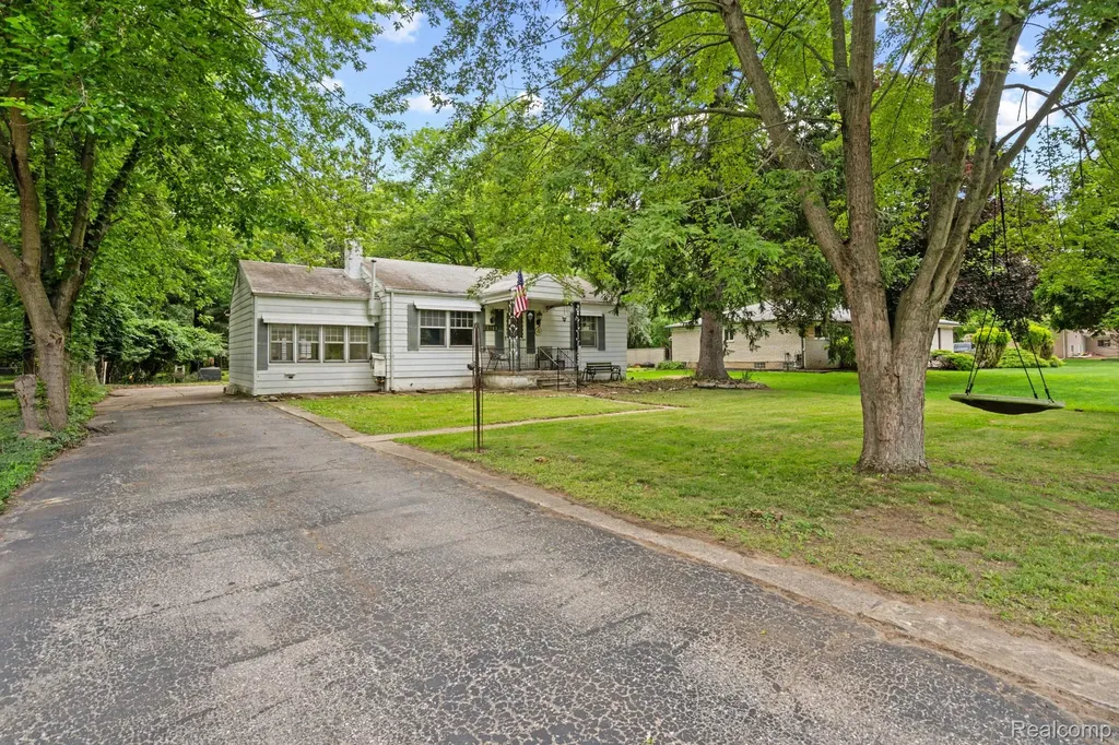 22341 Nancy Avenue Southfield City MI 48033