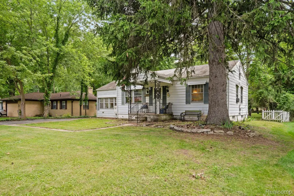 22341 Nancy Avenue Southfield City MI 48033