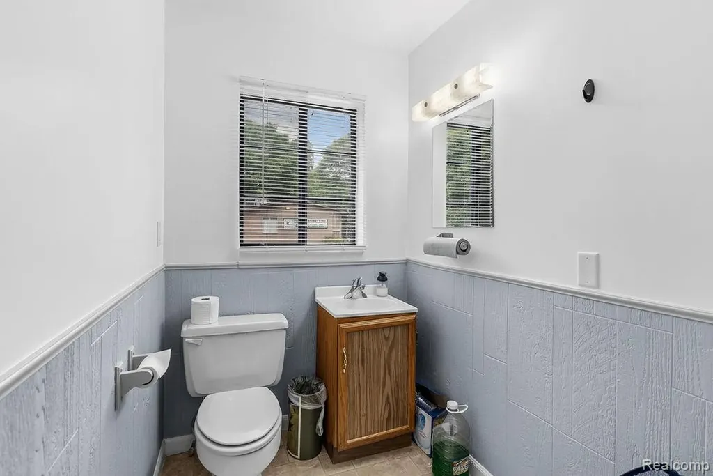 1202 S Grand Traverse Street Flint City MI 48502