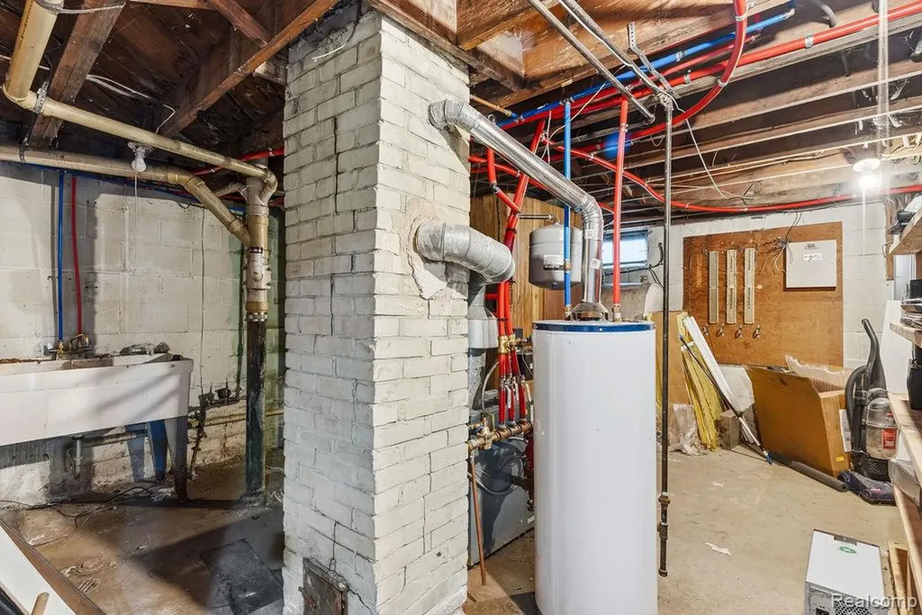 1202 S Grand Traverse Street Flint City MI 48502