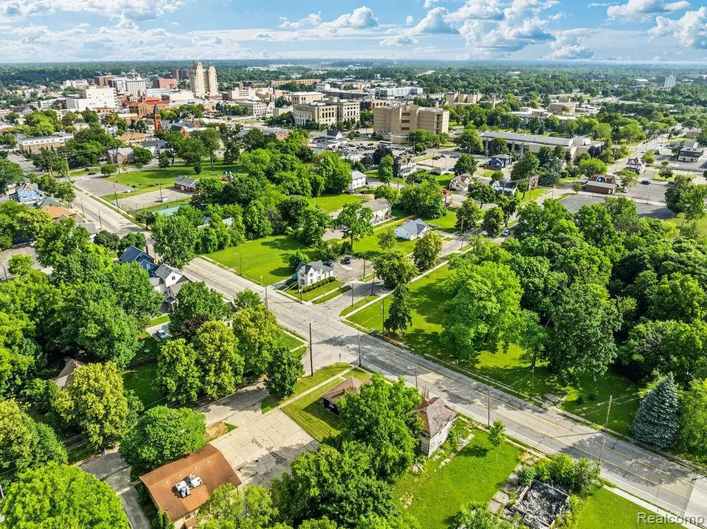 1202 S Grand Traverse Street Flint City MI 48502