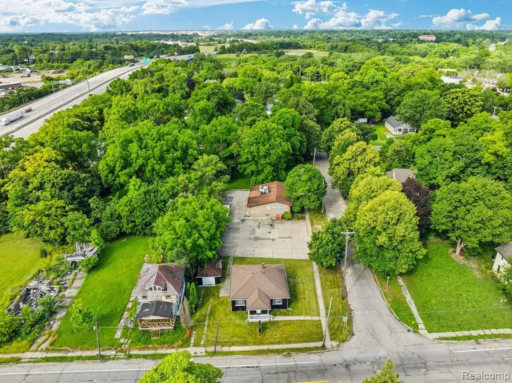 1202 S Grand Traverse Street Flint City MI 48502